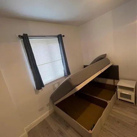 Cosy Self Contained Studio Flat-3