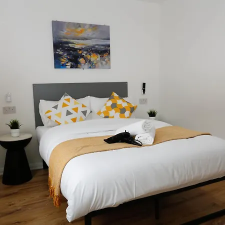 New Luxury Apartments In Central London Next To Shops, Cafes, Bars & Metro-2