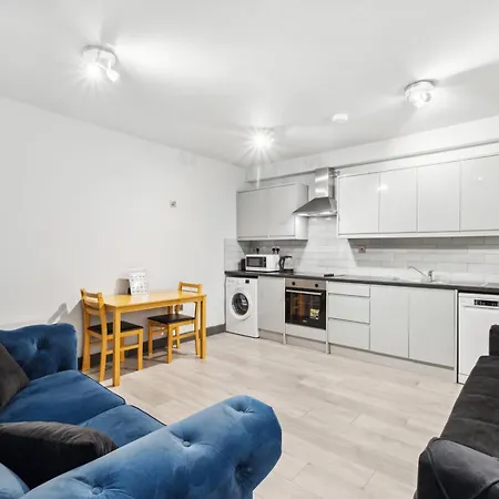 Cozy London Apartment-2