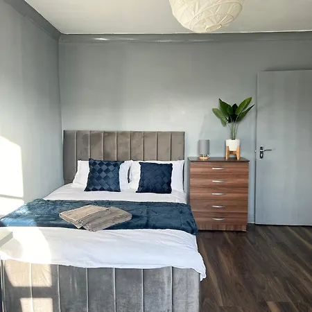 Luxury Room In A 4 Bedroom Flat! 4 Minutes Walk To Kingscross, St Pancras-3