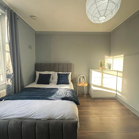 Luxury Room In A 4 Bedroom Flat! 4 Minutes Walk To Kingscross, St Pancras-2