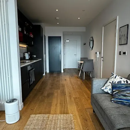 1 Bedroom Private Balcony, Perfect Location-2