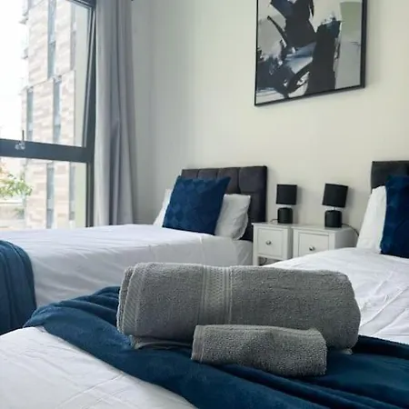 Spacious 2Bed 2Bath, 1 Min Walk To Dlr, 4 Mins To Canary Wharf-2