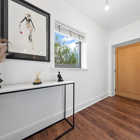Modern 2 Bedroom Apartment In Uxbridge London Free Parking-3