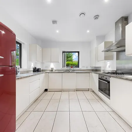 Modern 2 Bedroom Apartment In Uxbridge London Free Parking-2