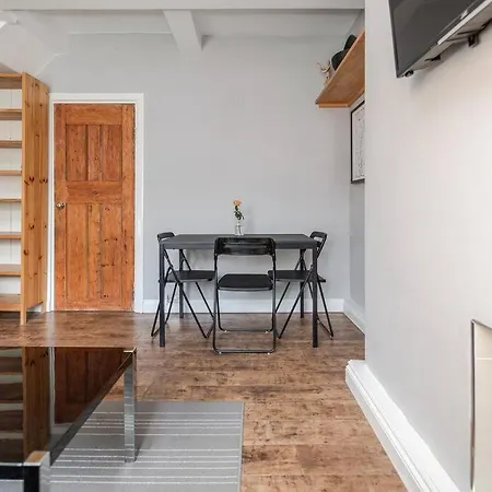 Bright, Modernised Apartment Close To Borough Market-2
