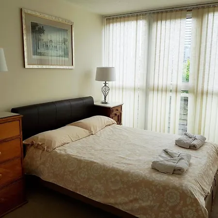 Central London 2 Bed Apartment-3