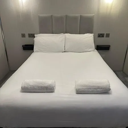 Fb4-Spacious Basement Studio Near Hyde Park-3