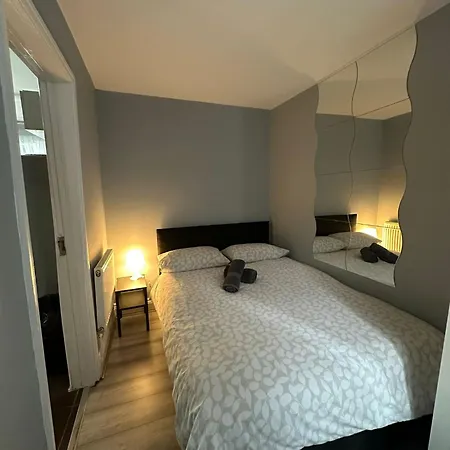 Central London - Ground Floor 2 Bedrooms Apartment-3