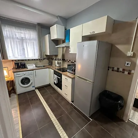 Central London - Ground Floor 2 Bedrooms Apartment-3
