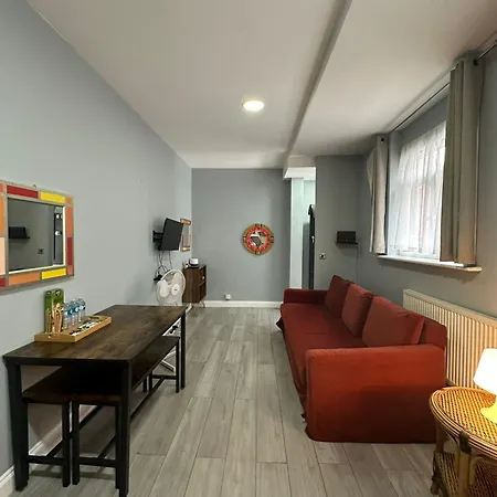 Central London - Ground Floor 2 Bedrooms Apartment-2