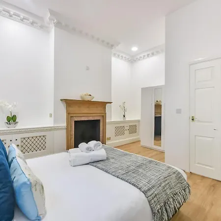 2 Bed Piccadilly Apartment 2-3