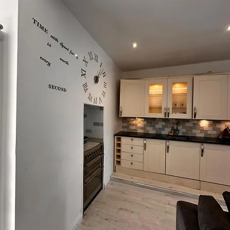 2 Bedroom Flat Wembley-2