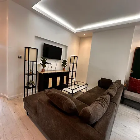 2 Bedroom Flat Wembley-3