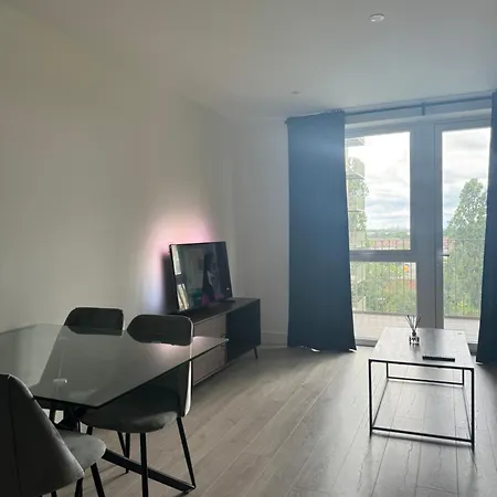 Wembley Luxury Apartment-2