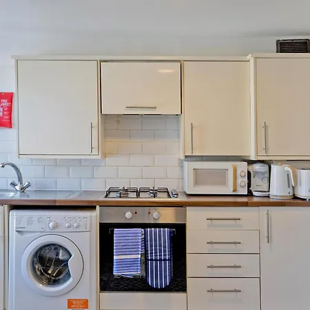Imperial Corner House-Whitechapel Apartment-3