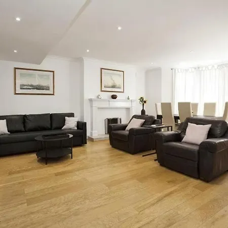 Lovely Kensington Flat-3