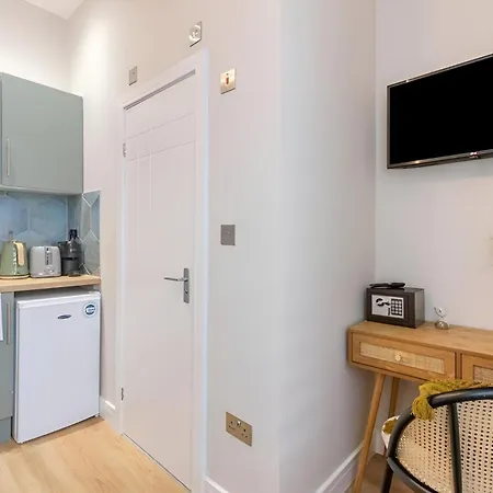 Bright And Airy Studio With Minimalist Charm-2