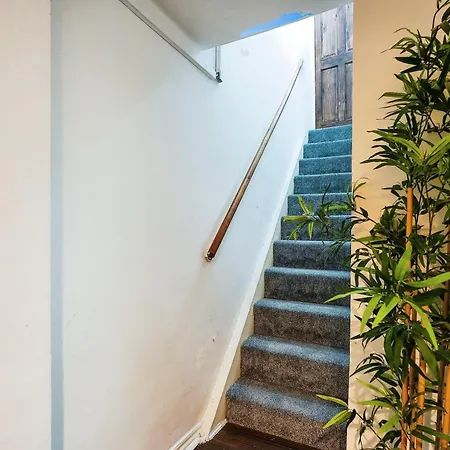 Modern Comfy And Central 5 Star Location Doublebeds-3