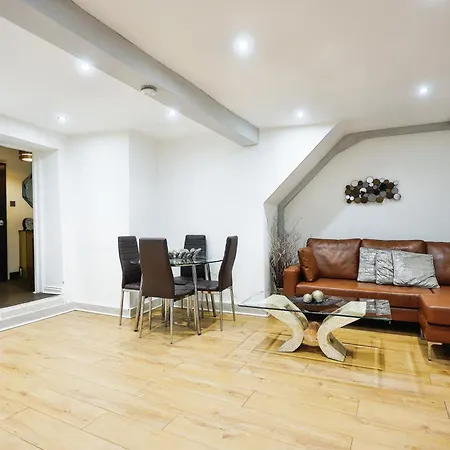 Modern Comfy And Central 5 Star Location Doublebeds-2