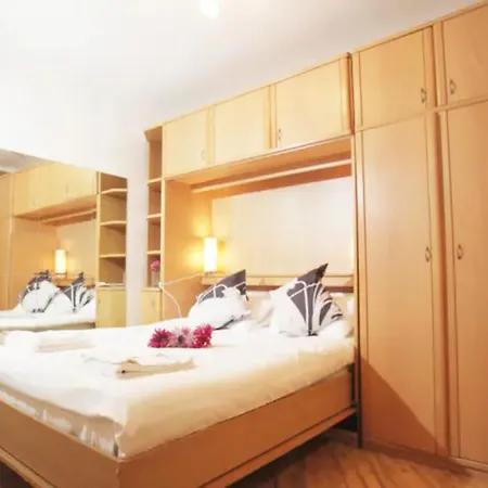 ApartaSuites London Emerald-2