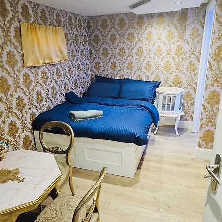 Glam London Stays-2