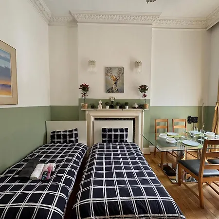 Central And Affordable Flat For 6 People In Zone 1 - 7 Min Walking To Oxford Street - With Breakfast Included-3