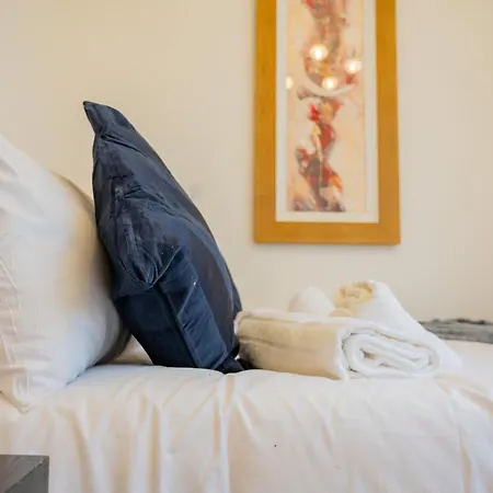 The Guilford Grand Apartment By Aureva-3