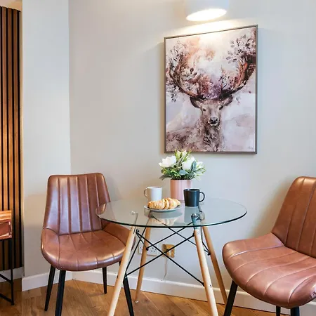 Elegant Apartment In Chelsea-2