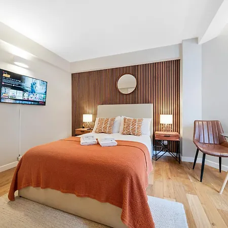 Elegant Apartment In Chelsea-3