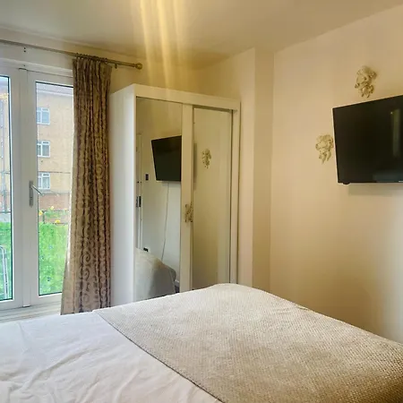 Room With Kitchen In Central London-3