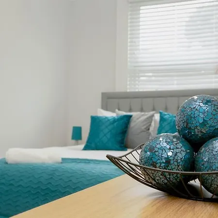 Large Stylish 2Bedroom Flat In Wood Green-2