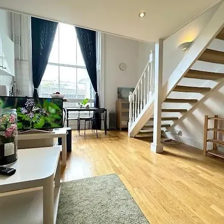 Duplex Studio By Hyde Park- 8-3