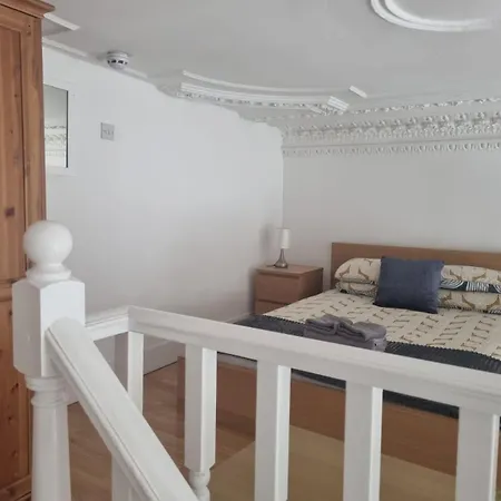 Duplex Flat By Hyde Park - 5-2