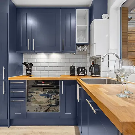 Modern 1 Bed Flat In Barnes Near River Thames-2
