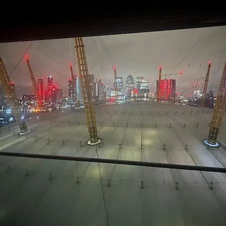 Lushpen - O2 Arena Apartment-3