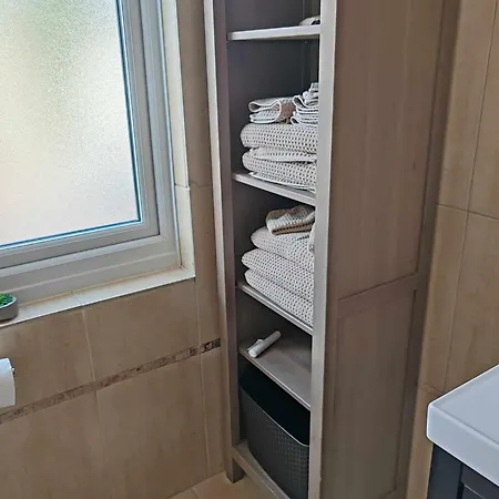 Two Bedroom Apartment In Dollis Hill-3