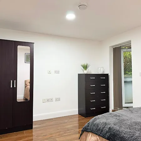 Muswell Hill Area Apartment-3