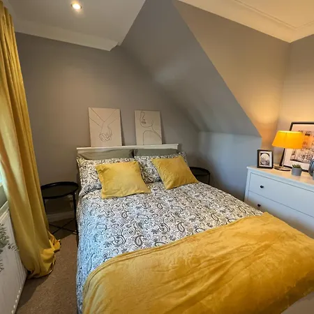 Two Bedroom Flat In London-2