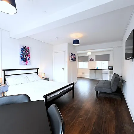 Centrally Located Flat In Leicester Square-3
