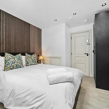 Nine Elms Urban Suites-3