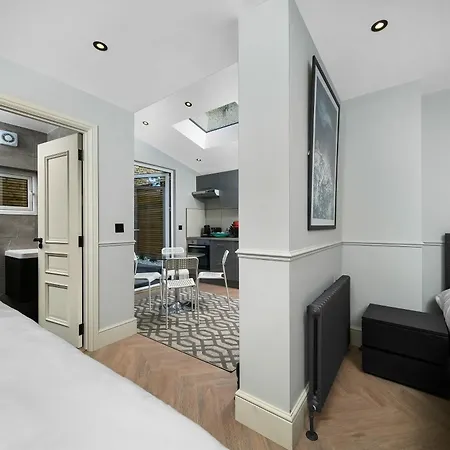 Nine Elms Urban Suites-3
