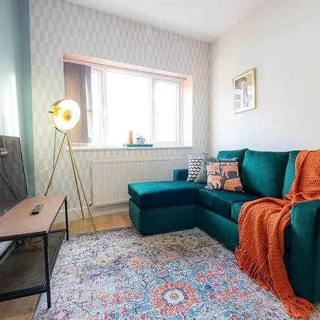 Charming Chalk Farm Properties-2