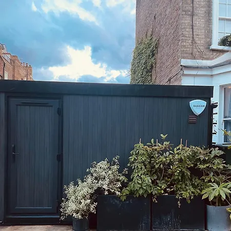 Modern Studio In Camden-2