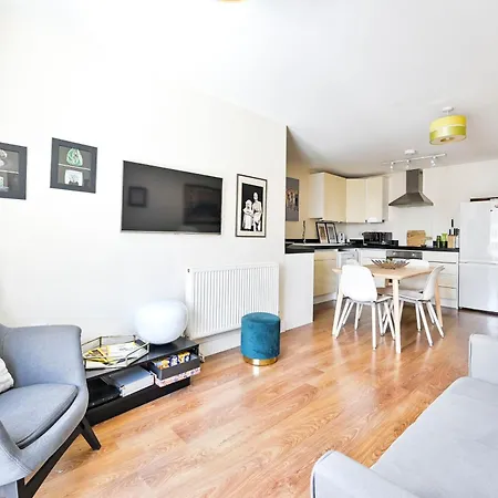 2 Bed Flat Next Old Street Tube-3