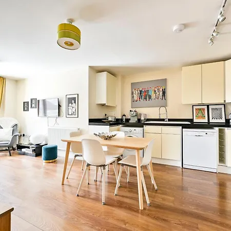 2 Bed Flat Next Old Street Tube-2