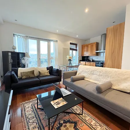 Kensington Premium Three Bed Suites-3