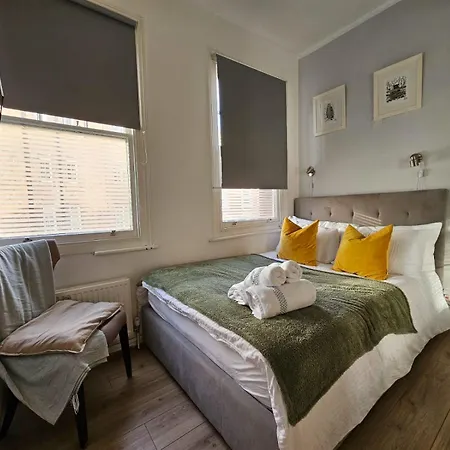 Beautiful And Spacious Flat-3