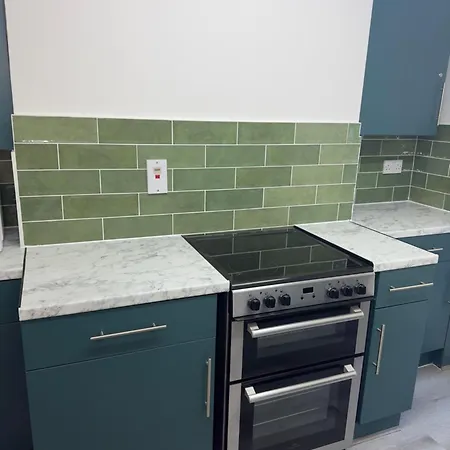 Newly Decorated 5-Bed Hackney Townhouse-2