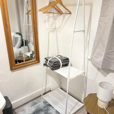 Cozy Single Room Near Station-2